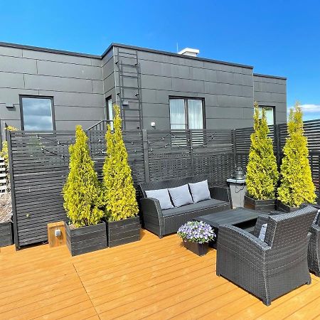 City Terrace Apartment Avangard - Large Private Roof Terrace Reval Esterno foto